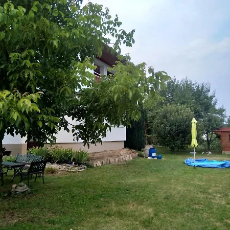 Hannah - Relax Dom Pod Orechom I1 Trávnica