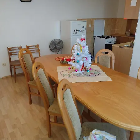 Hannah - Relax Dom Pod Orechom I1 Trávnica